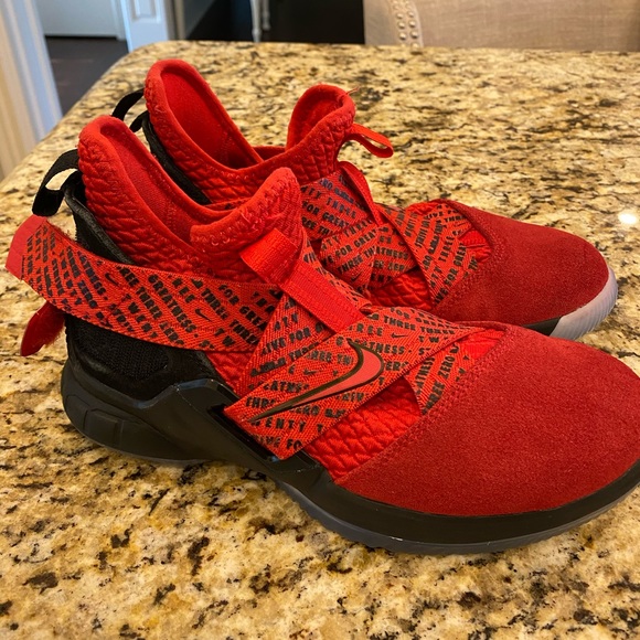 Nike boys basketball shoes - Picture 1 of 2